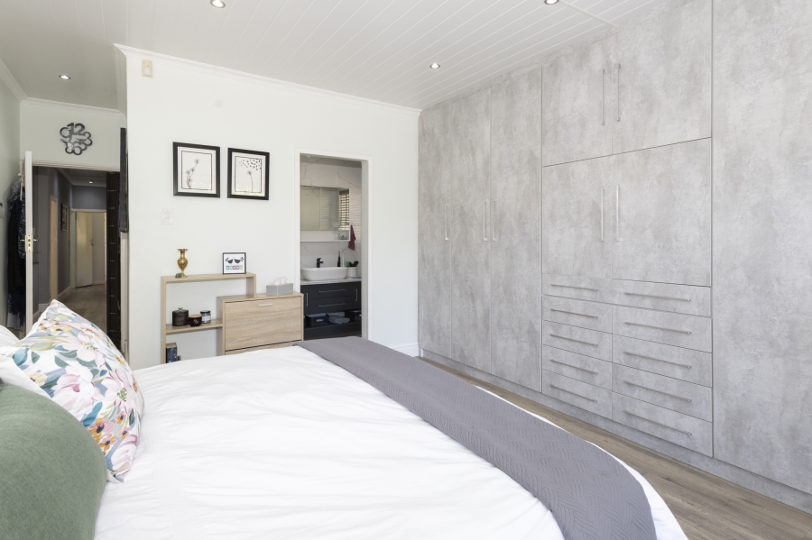 5 Bedroom Property for Sale in West Bank Eastern Cape